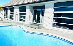 Summer Holiday 4 Bedrooms House In Hamilton With Pool And Spa
